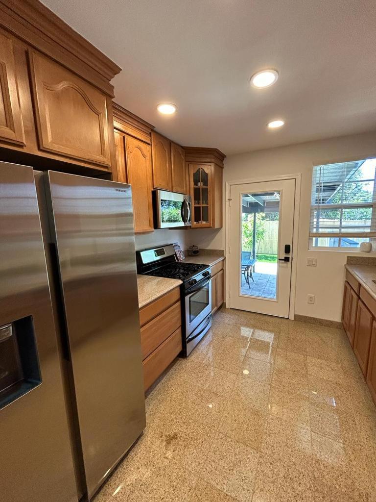 Beautiful Encino House With Backyard, Deck & Patio Hébergement de vacances